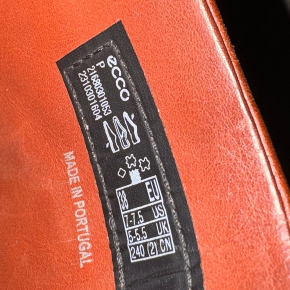 ECCO Comfort
Women's Leather Clog size 38 (US 7-7.5) - Picture 11 of 12